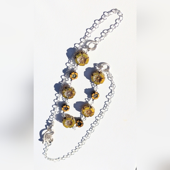 Dainty Sterling Silver Necklace Vintage Glass Flower Blossom Beads - Picture 10 of 16